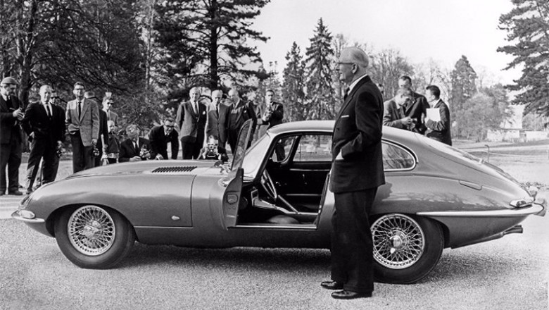 Presentación del modelo E-Type en el Salón del Automóvil de Ginebra (Suiza) en marzo de 1961 | JAGUAR ep presentacion del modelo e type en el salon del automovil de ginebra suiza en marzo de 1961
