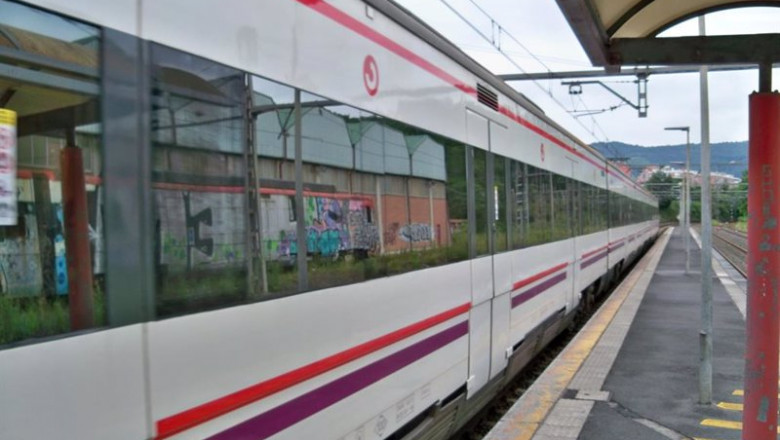 ep tren de renfe cercanias b ep tren de renfe cercanias b