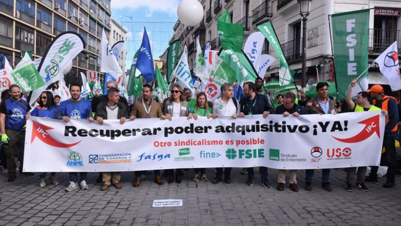 ep varias personas se manifiestan durante una marcha que va desde la puerta del sol hacia la plaza ep varias personas se manifiestan durante una marcha que va desde la puerta del sol hacia la plaza