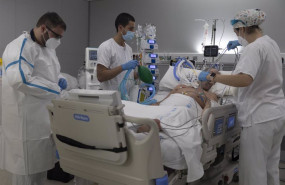 ep varios sanitarios alrededor de un paciente ep varios sanitarios alrededor de un paciente