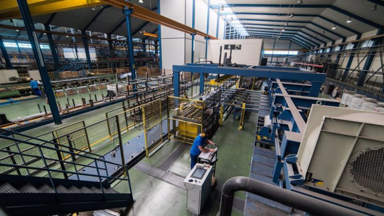ep varios trabajadores en una empresa metalurgica ep varios trabajadores en una empresa metalurgica