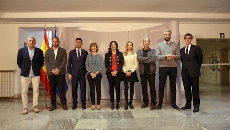 ep yolanda valdeolivas y maria jose rienda centro presiden la reunion en el ministerio trabajo