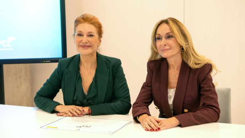 teresa viejo presidenta de la fundacin diversidad junto a esther alcocer koplowitz presidenta del grupo fcc 20241120124533 