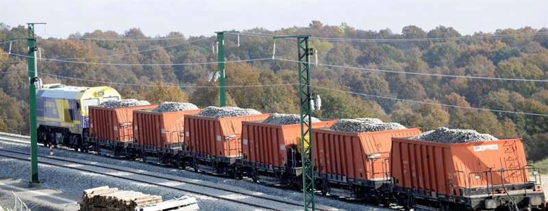 Adif licita el arrendamiento de vagones para labores de mantenimiento y actuaciones en la red ferroviaria | ADIF ep adif licita el arrendamiento de vagones para labores de mantenimiento y actuaciones en la red