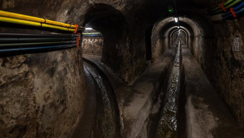 ep archivo   bifurcacion de un tunel durante una visita al alcantarillado y camara de disipacion del