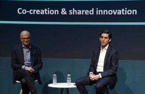 ep archivo   el consejero delegado de microsoft satya nadella y el presidente ejecutivo de