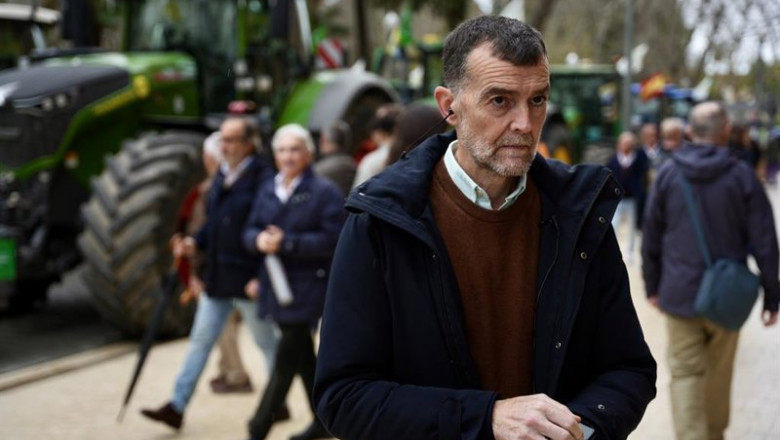 Archivo - El coordinador federal de IU, Antonio Maíllo, secunda la movilización en Sevilla contra el acuerdo de la UE con Mercosur el pasado mes de febrero. | MARÍA JOSÉ LÓPEZ/EUROPA PRESS - Archivo ep archivo el coordinador federal de iu antonio maillo secunda la movilizacion en sevilla contra
