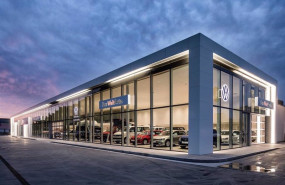 ep archivo - exterior de un concesionario de volkswagen