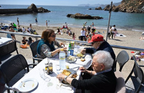 ep archivo   playas y terrazas llenas en las playas de la region de murcia por las altas