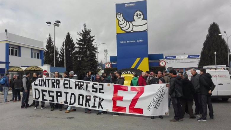 ep archivo   protesta de trabajadores de michelin contra los despidos