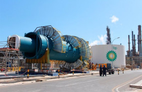 ep archivo   refineria de bp oil en castellon