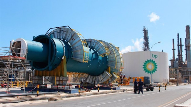 ep archivo   refineria de bp oil en castellon