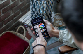 ep archivo   una persona usa un movil a 11 de septiembre de 2024 en madrid espana