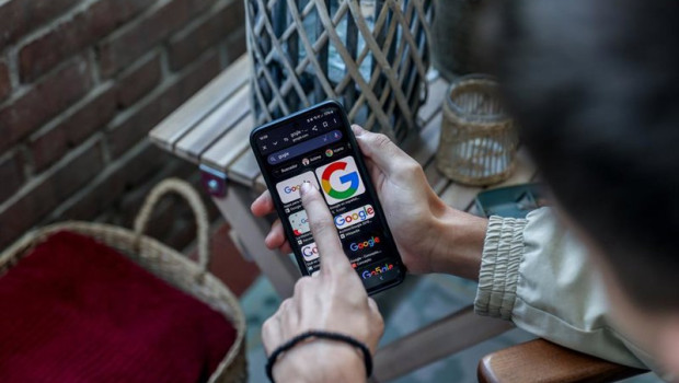 ep archivo   una persona usa un movil a 11 de septiembre de 2024 en madrid espana