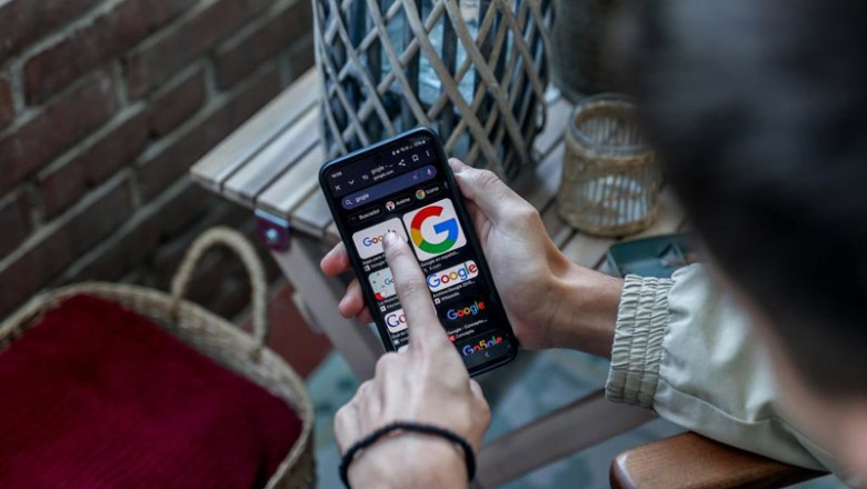 ep archivo   una persona usa un movil a 11 de septiembre de 2024 en madrid espana