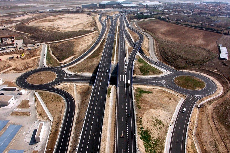 OHLA da por cerrado su litigio con los fondos de la autopista M-12: no tendrá que pagar nada