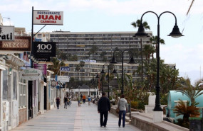 ep archivo   vistas del paseo maritimo de la carihuela en torremolinos malaga a 15 de mayo del 2020