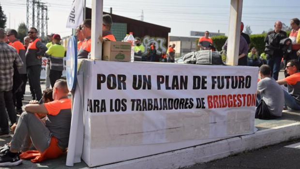 ep concentracion de trabajadores de bridgestone en puente san miguel previa a la manifestacion del 8