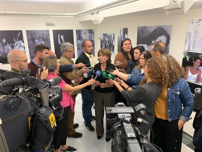 ep delgado hace declaraciones a los medios en almeria