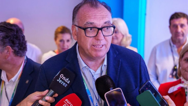 ep el consejero de turismo y andalucia global arturo bernal atiende a los medios de comunicacion