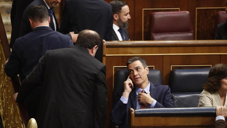 El presidente del Gobierno en funciones, Pedro Sánchez, mira al líder de ERC, Oriol Junqueras, desde su escaño en el Congreso | Eduardo Parra - Europa Press - Archivo ep el presidente del gobierno en funciones pedro sanchez mira al lider de erc oriol junqueras desde