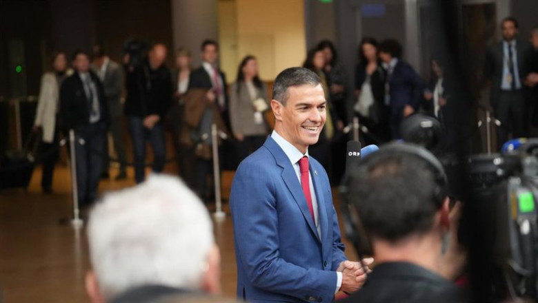 ep el presidente del gobierno pedro sanchez atiende a los medios a su llegada a la reunion del