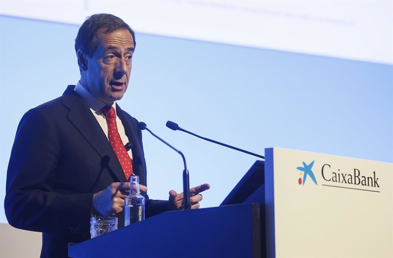 Los accionistas de CaixaBank aprueban la reelección de Gortázar y el dividendo