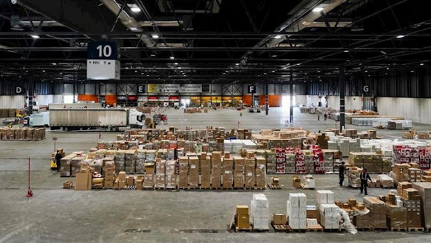 ep imagen del centro logistico con material sanitario en ifema