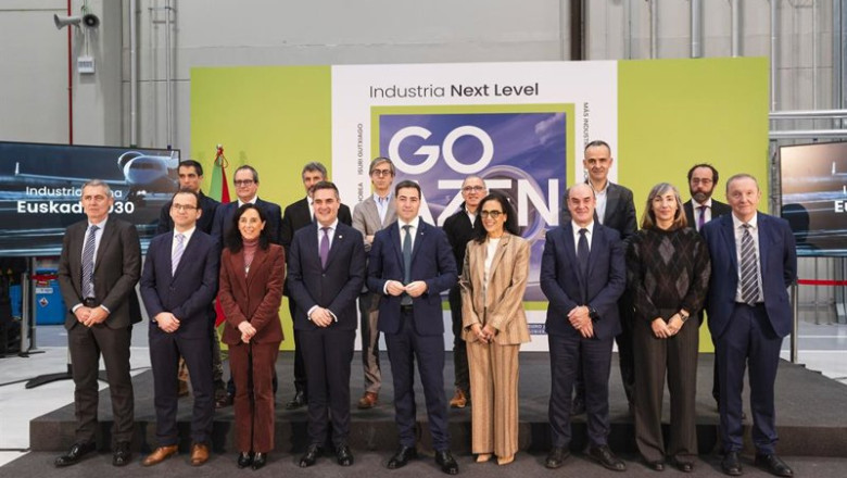 Imanol Pradales, Mikel Jauregi, Ana Villate, Carlos Alzola, Eva Azoulay, Ekain San José, Pedro Rodriguez, Norberto Lopez de Lacalle, Guillermo Celaya y Jean Philippe Aguerre, entre otros, en ITP Aero en Zamudio. | JON_USUALFOTO ep imanol pradales mikel jauregi ana villate carlos alzola eva azoulay ekain san jose pedro