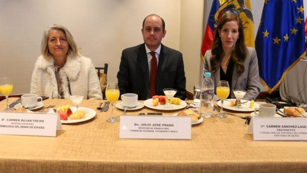 ep izq a der carmen bujan freire ministra consejera de la embajada de espana julio jose prado