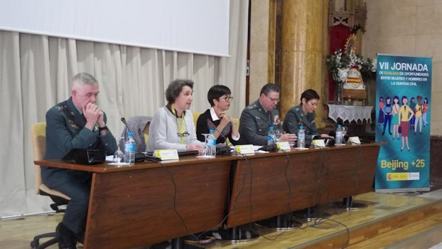 ep la directora del instituto de la mujer beatriz gimeno y la directora general de la guardia civil