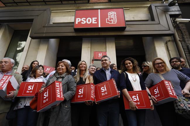 Presentan los avales de Pedro Sánchez en la sede del PSOE | EUROPA PRESS ep presentanavalespedro sanchezla sedepsoe
