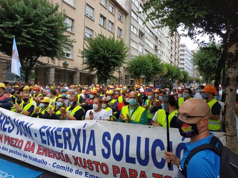 https://img1.s3wfg.com/web/img/images_uploaded/c/c/ep_protesta_de_trabajadores_de_alcoa_ante_el_parlamento_gallego_el_dia_de_constitucion_de_la_camara.jpg