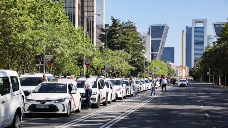 ep taxis parados en el paseo de la castellana ep taxis parados en el paseo de la castellana