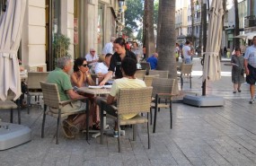 ep terraza bar centro camarero establecimientos hosteleria turismo
