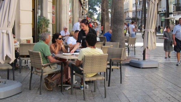 ep terraza bar centro camarero establecimientos hosteleria turismo