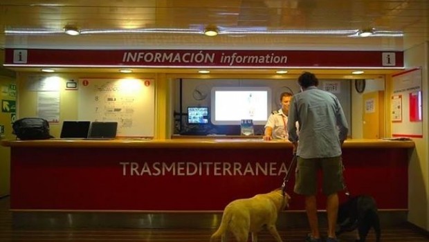 ep trasmediterranea pasajeroun perro