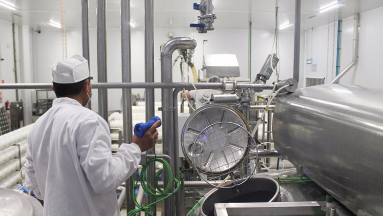 Un operario trabajando en una fábrica | Patricia Galiana - Europa Press ep un operario trabajando en una fabrica
