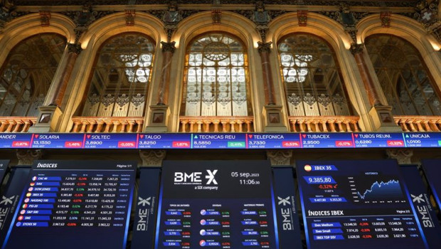 ep un panel del ibex 35 en el palacio de la bolsa de madrid a 5 de septiembre de 2023 en madrid
