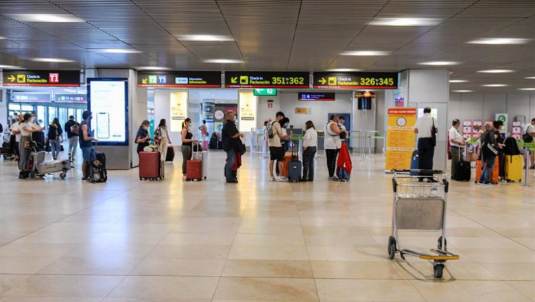 ep varias personas en la terminal t1 del aeropuerto adolfo suarez madrid barajas el primer dia de la ep varias personas en la terminal t1 del aeropuerto adolfo suarez madrid barajas el primer dia de la