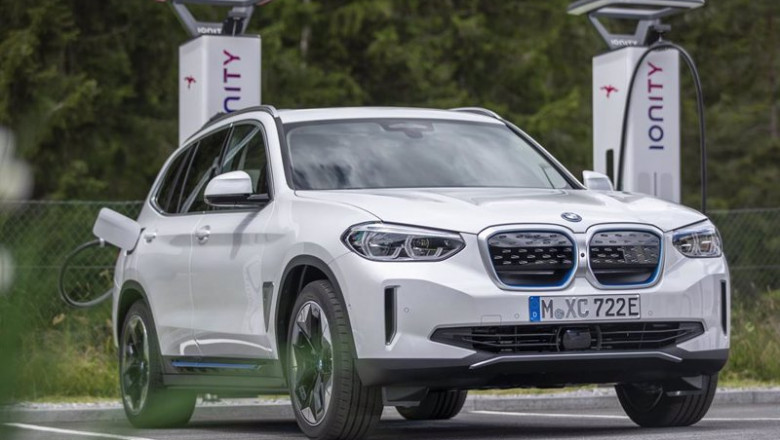 Vehículo eléctrico de BMW recargando. | BMW - Archivo ep vehiculo electrico de bmw recargando