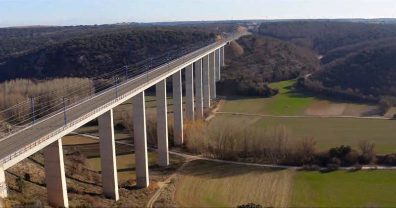 Viaducto de Río Blanco en la línea de alta velocidad Madrid-Barcelona | ADIF ep viaducto de rio blanco en la linea de alta velocidad madrid barcelona