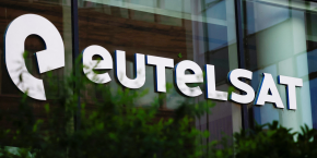 le logo d eutelsat au siege de l entreprise 20250303170408 