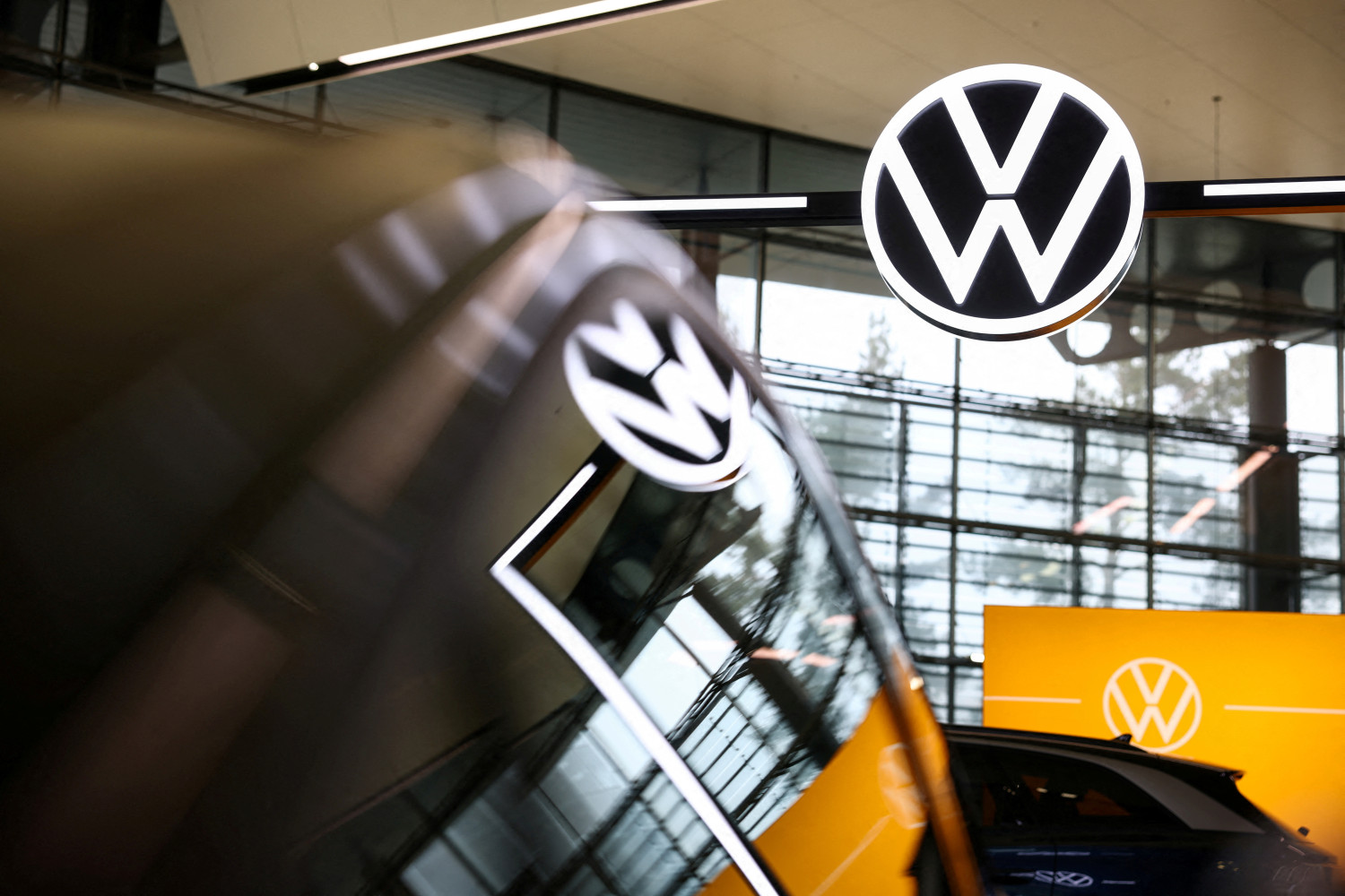 le logo volkswagen a wolfsburg allemagne 