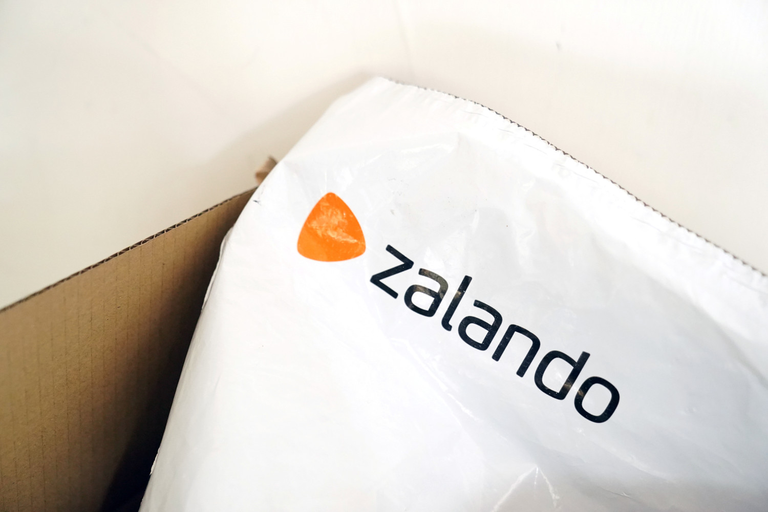 un emballage zalando provenant d une livraison en ligne 