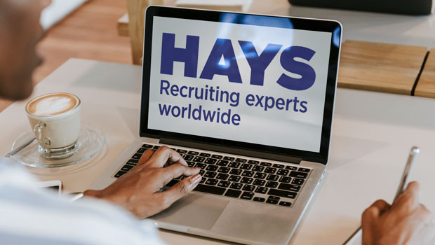 dl hays firma de reclutamiento reclutando servicios de tecnología logo ftse 250