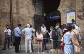 ep archivo colas de turistas en la catedral a 11 de agosto de 2022 en sevilla andalucia espana ep archivo colas de turistas en la catedral a 11 de agosto de 2022 en sevilla andalucia espana