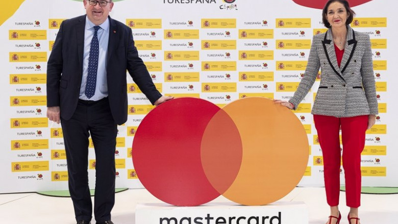 ep archivo el presidente de mastercard europa mark barnett y la ministra de industria comercio y ep archivo el presidente de mastercard europa mark barnett y la ministra de industria comercio y