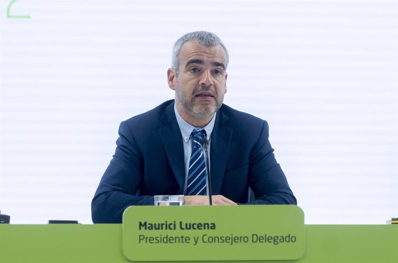 Aena gana 893 millones hasta junio y sube las tarifas aeroportuarias un 6,5% para 2026