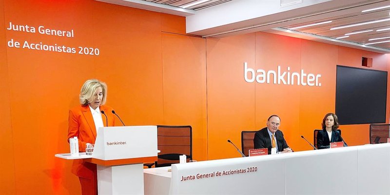 Archivo - María Dolores Dancausa, consejera delegada de Bankinter, y Pedro Guerrero, presidente de Bankinter, en la junta de accionistas de 2020. | BANKINTER - Archivo ep archivo maria dolores dancausa consejera delegada de bankinter y pedro guerrero presidente de